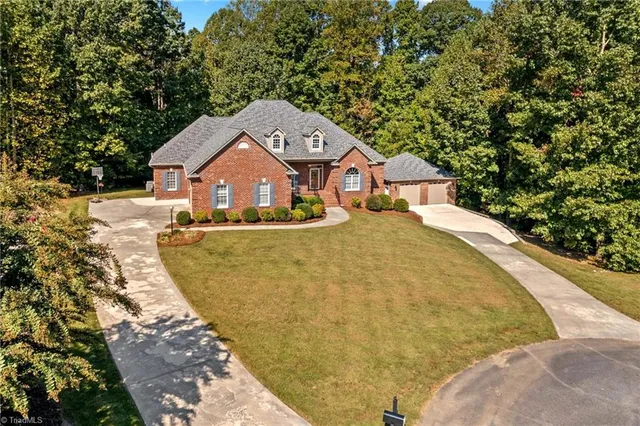 $775,000 | 100 Burkeview Court, Lexington, NC 27295