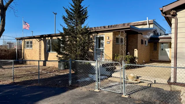 $3,400 | 304 East Hawthorne Drive, Unit 304, Round Lake Beach, IL 60073