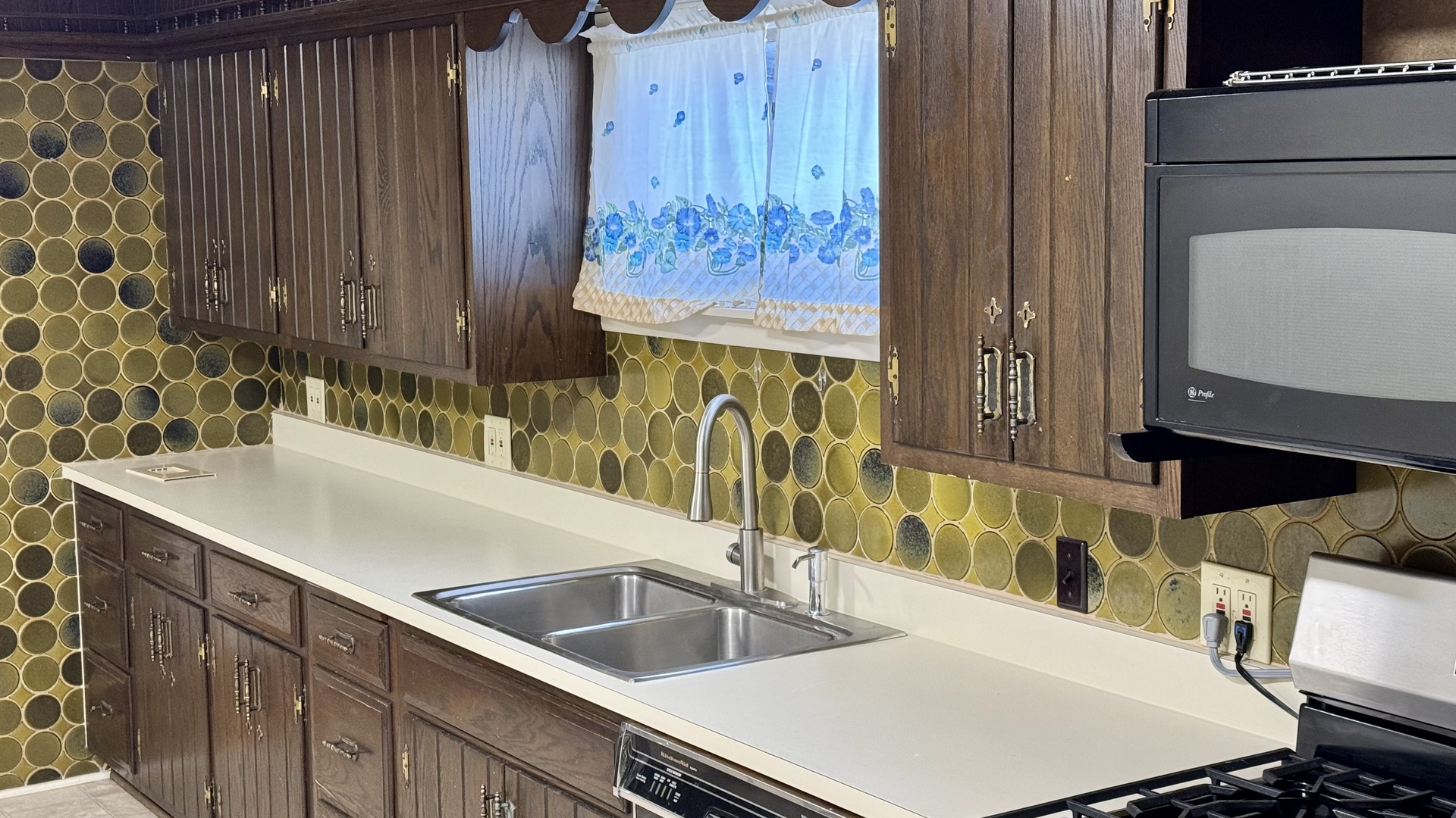 304 East Hawthorne Drive, Unit 304 Round Lake Beach, IL 60073 - Photo 15 of 19