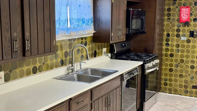 $3,400 | 304 East Hawthorne Drive, Unit 304, Round Lake Beach, IL 60073