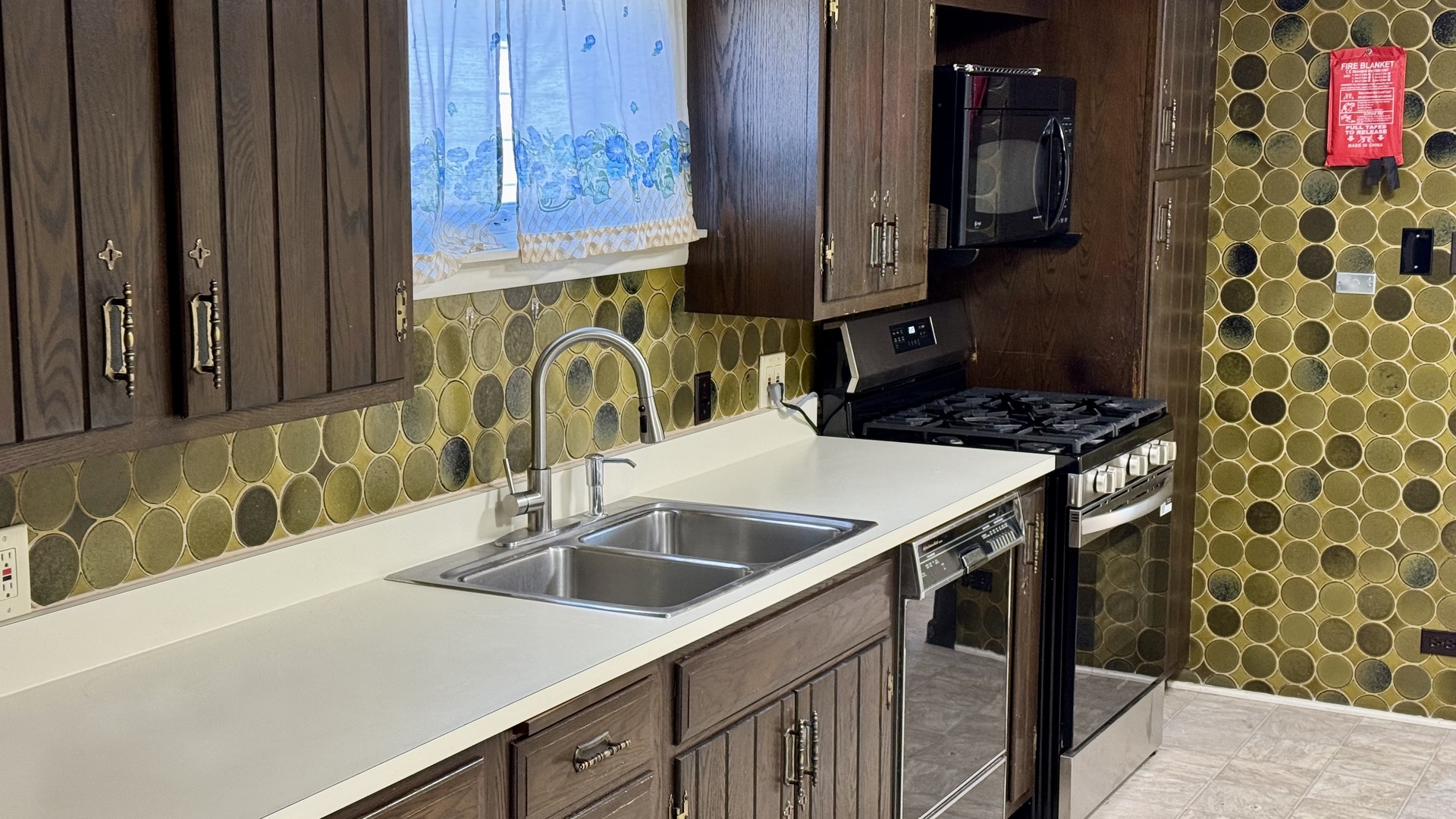 304 East Hawthorne Drive, Unit 304 Round Lake Beach, IL 60073 - Photo 16 of 19