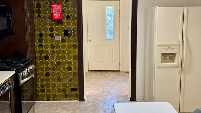 $3,400 | 304 East Hawthorne Drive, Unit 304, Round Lake Beach, IL 60073