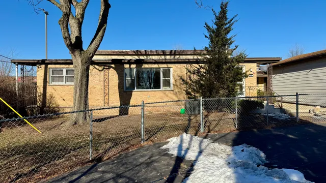 $3,400 | 304 East Hawthorne Drive, Unit 304, Round Lake Beach, IL 60073