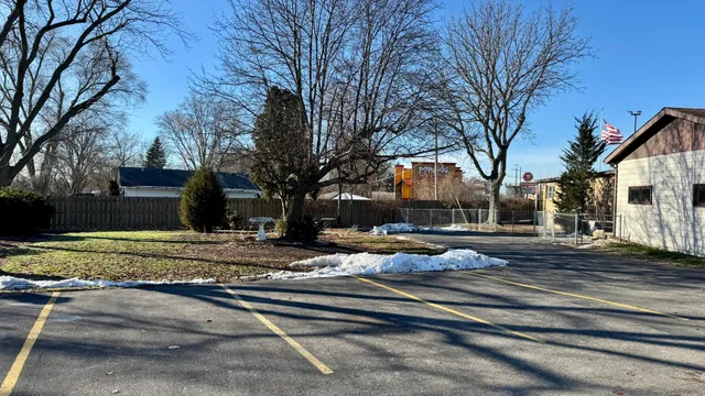 $3,400 | 304 East Hawthorne Drive, Unit 304, Round Lake Beach, IL 60073