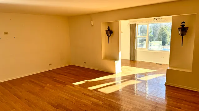 $3,400 | 304 East Hawthorne Drive, Unit 304, Round Lake Beach, IL 60073