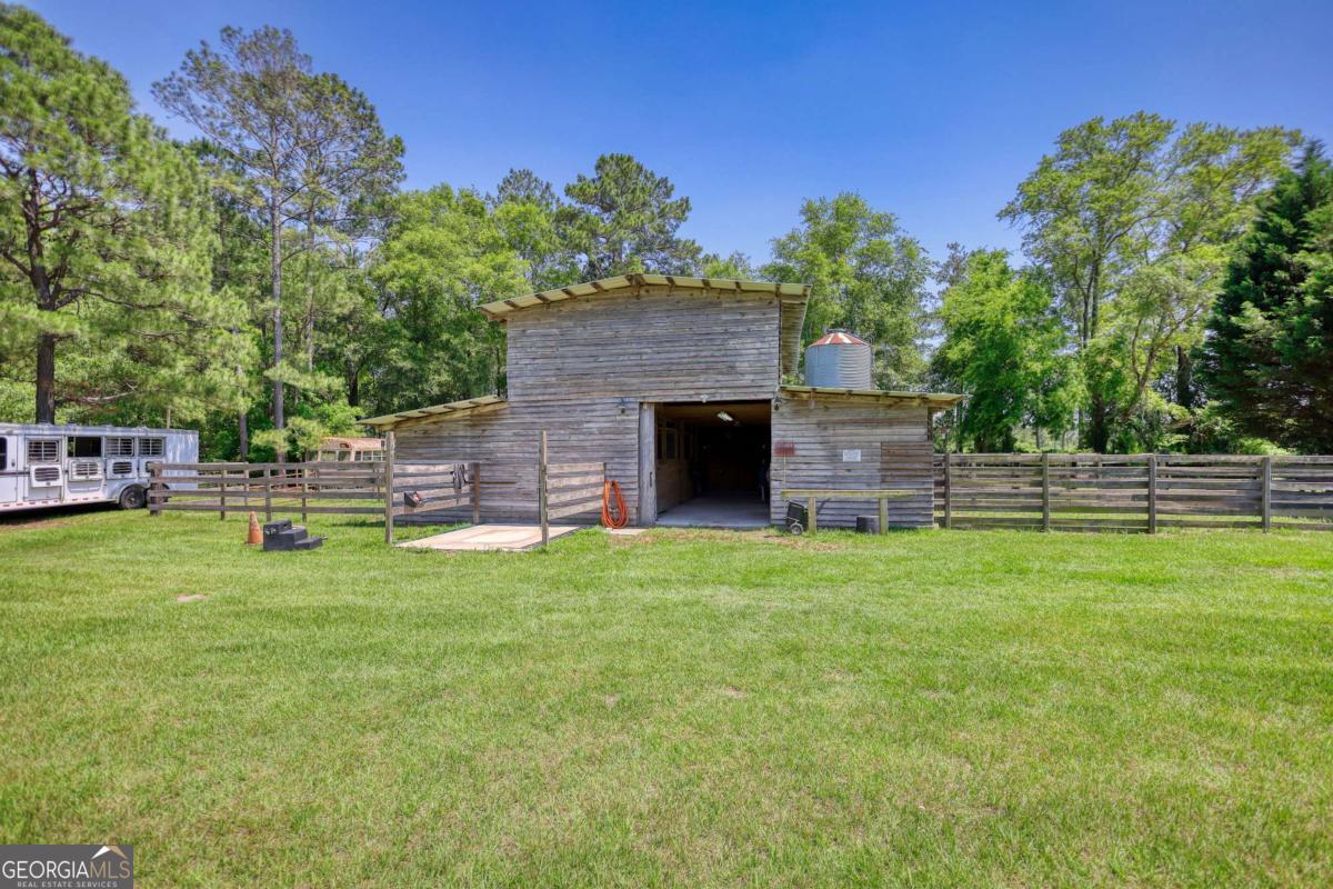 947 Bellhouse Road Macon, GA 31217 - Photo 2 of 100 a backyard of a house with table and chairs