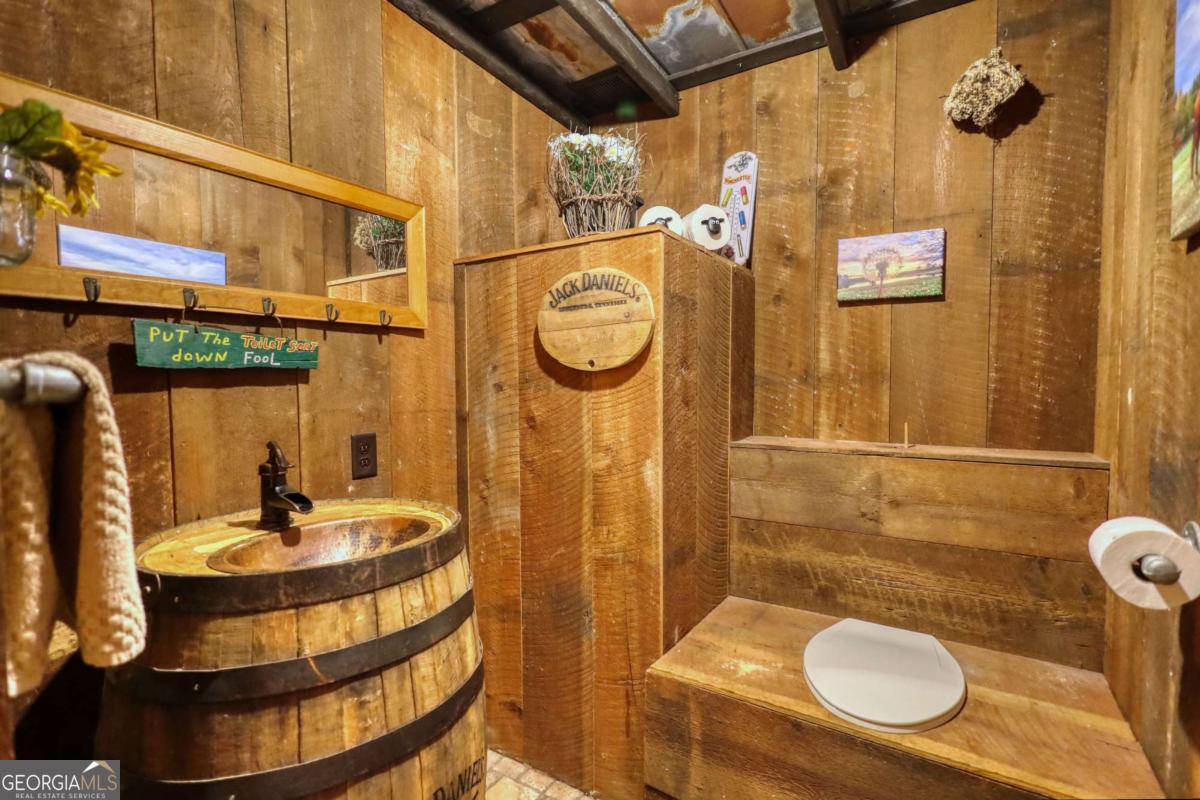 947 Bellhouse Road Macon, GA 31217 - Photo 21 of 100 a bathroom with a sink toilet and shower