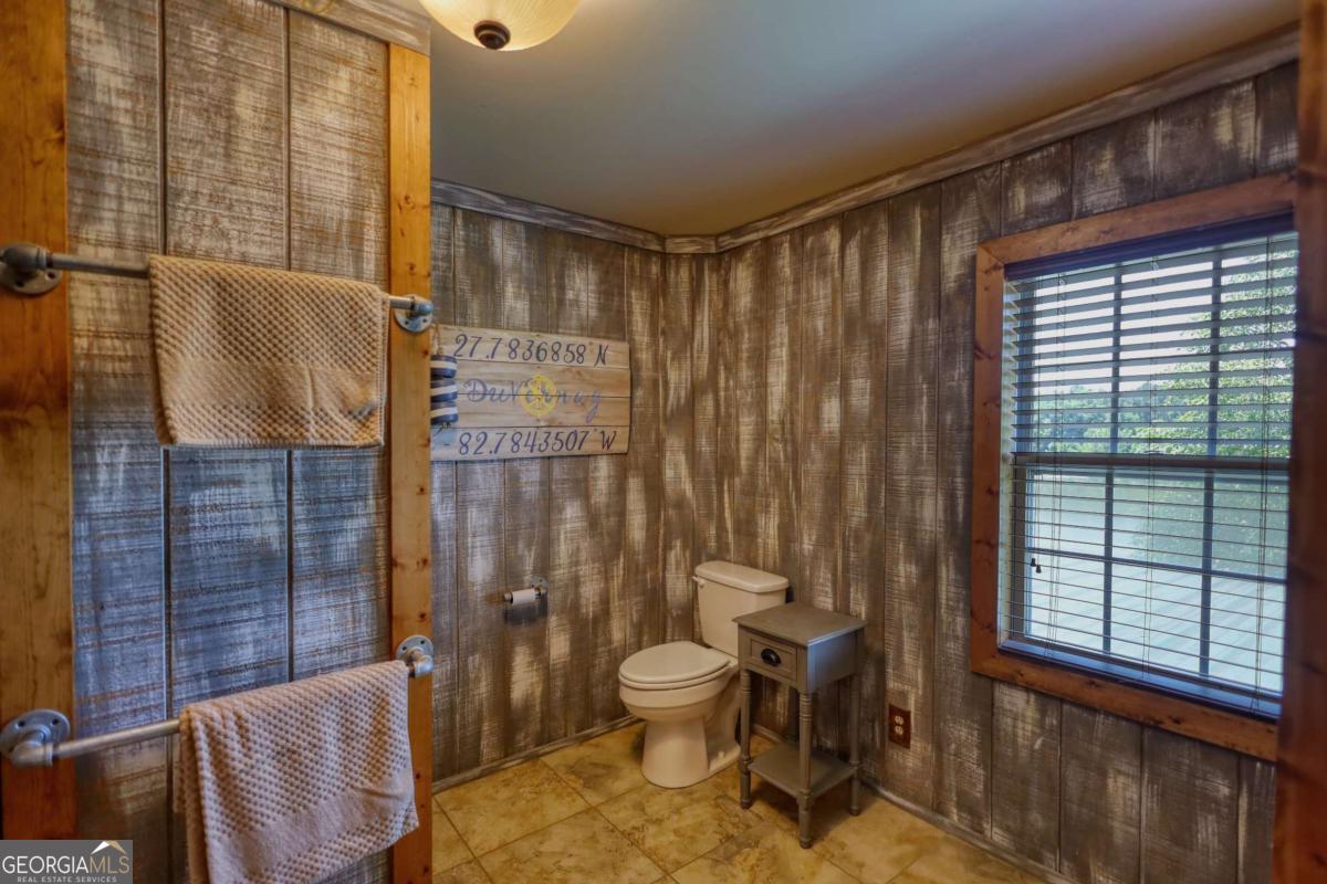 947 Bellhouse Road Macon, GA 31217 - Photo 33 of 100 a bathroom with a toilet and a shower