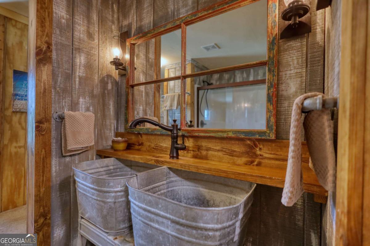 947 Bellhouse Road Macon, GA 31217 - Photo 37 of 100 a bathroom with a sink