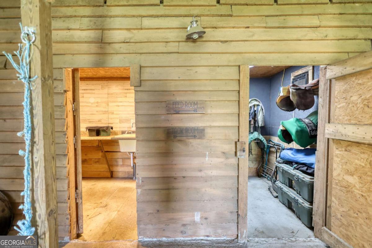 947 Bellhouse Road Macon, GA 31217 - Photo 78 of 100 a bathroom with a shower