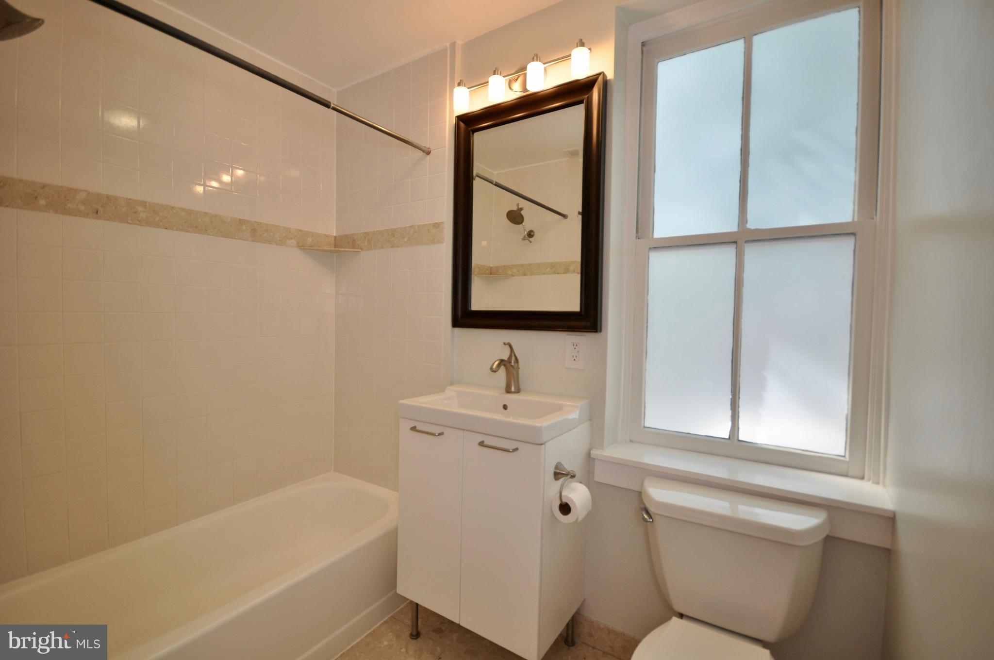 32 West Montgomery Street, Unit R8 Baltimore, MD 21230 - Photo 19 of 25 Four Piece Bathroom