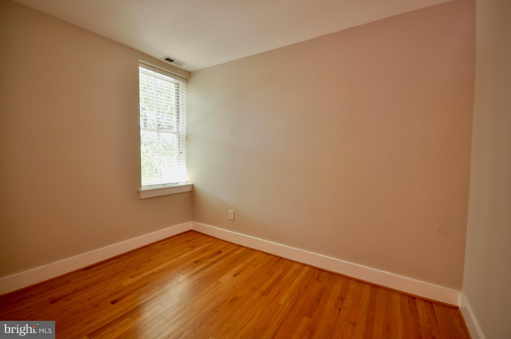 32 West Montgomery Street, Unit R8 Baltimore, MD 21230 - Photo 20 of 25 Den with Wood Floors