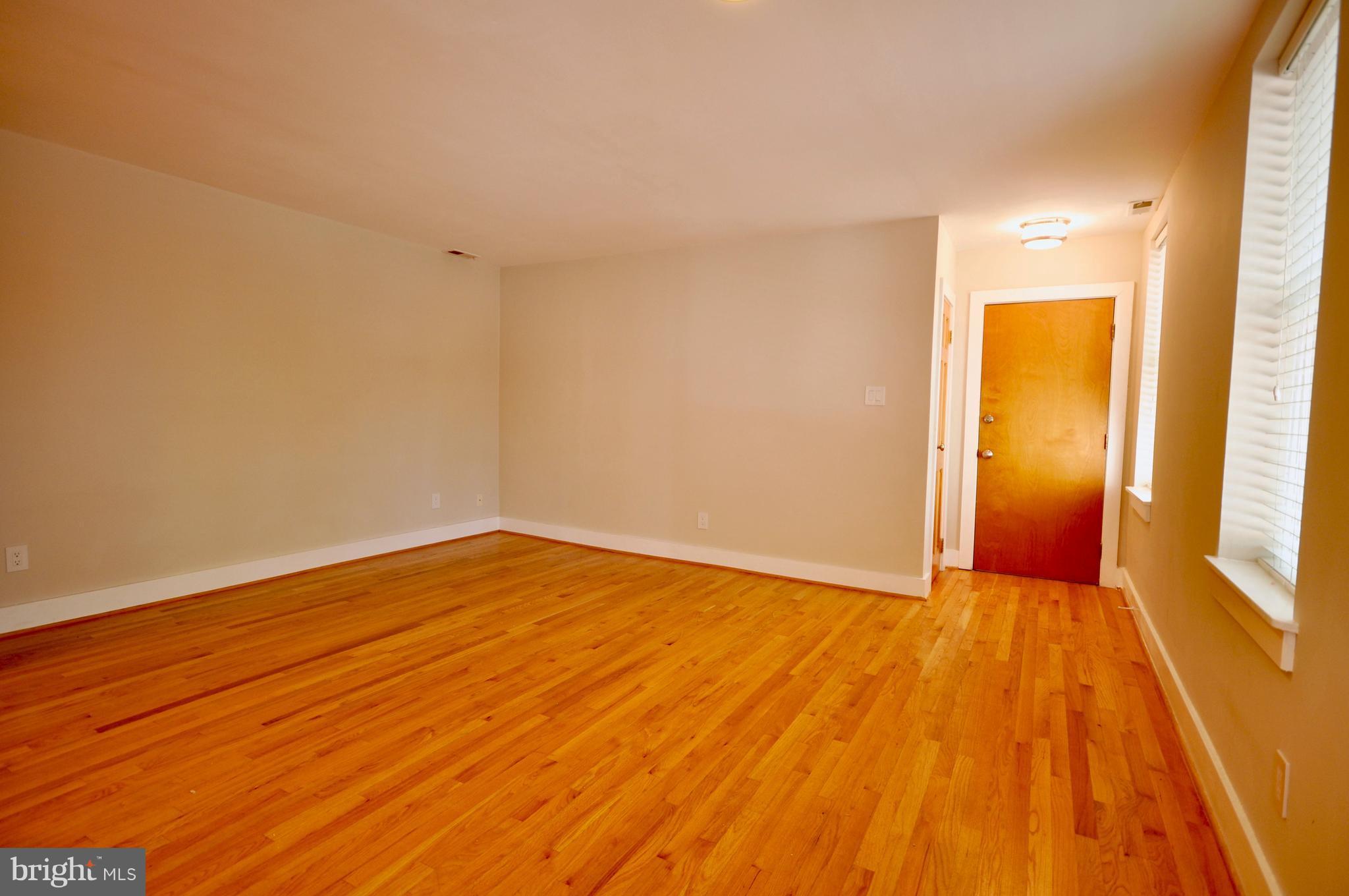 32 West Montgomery Street, Unit R8 Baltimore, MD 21230 - Photo 4 of 25 Wood Floors