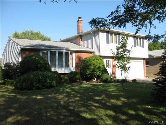 94 Segsbury Road Amherst, NY 14221 - Photo 1 of 1 Exterior Front