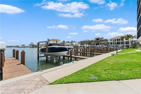 $659,000 | 10420 Gulf Shore Drive, Unit 132, Naples, FL 34108