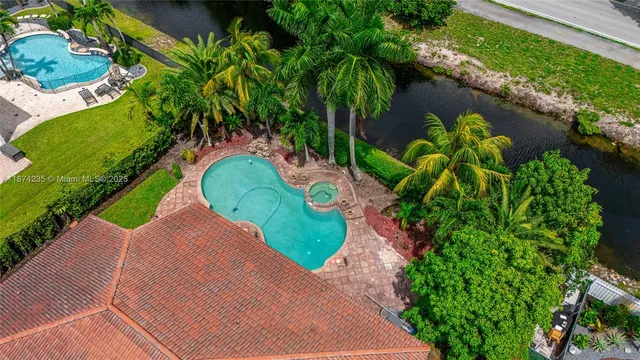 $999,999 | 7841 Northwest 169th Terrace, Miami Lakes, FL 33016