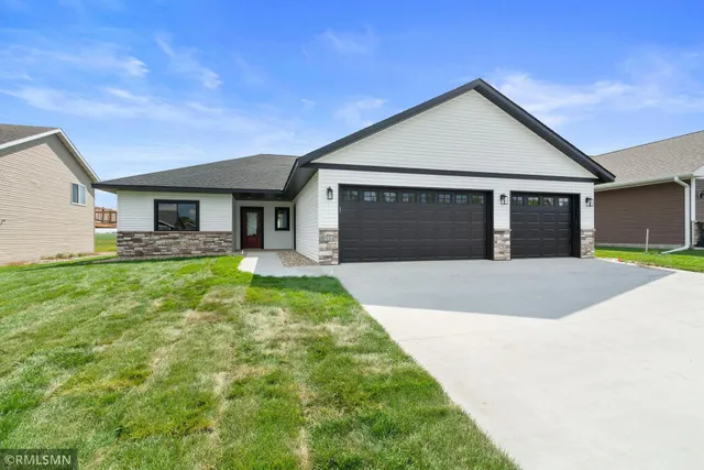 $485,000 | 1534 9th Avenue Southwest, Hutchinson, MN 55350