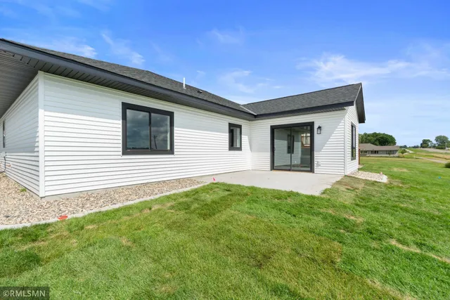 $485,000 | 1534 9th Avenue Southwest, Hutchinson, MN 55350