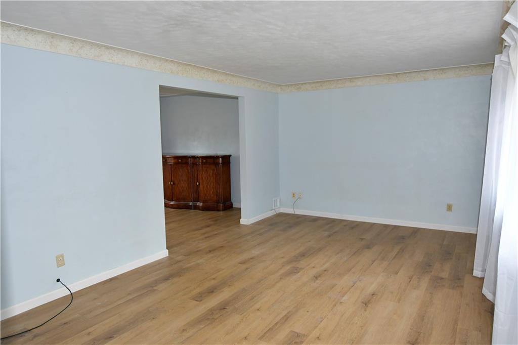 314 Pointview Road Pittsburgh, PA 15227 - Photo 3 of 29