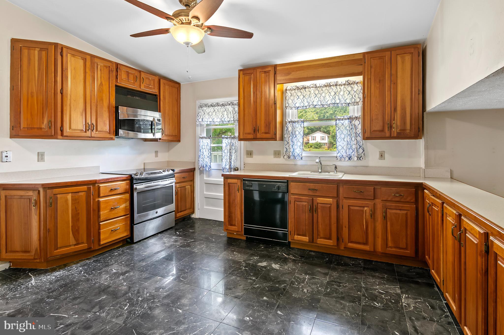 2016 Cradock Street Silver Spring, MD 20905 - Photo 8 of 34