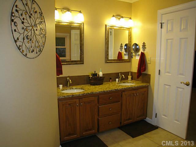 8207 Hunley Ridge Road Matthews, NC 28104 - Photo 12 of 16 Gallery Image 12
