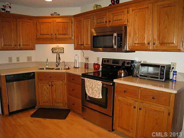 8207 Hunley Ridge Road Matthews, NC 28104 - Photo 3 of 16 Gallery Image 3