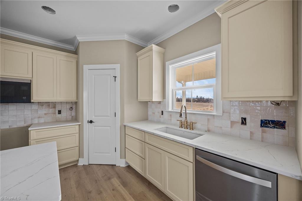 2225 Hughes Mill Road Burlington, NC 27217 - Photo 10 of 49 Kitchen