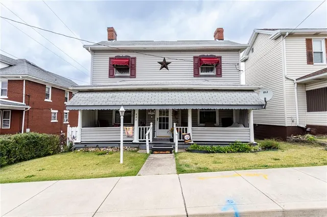 a view of a house with a small yard and plants