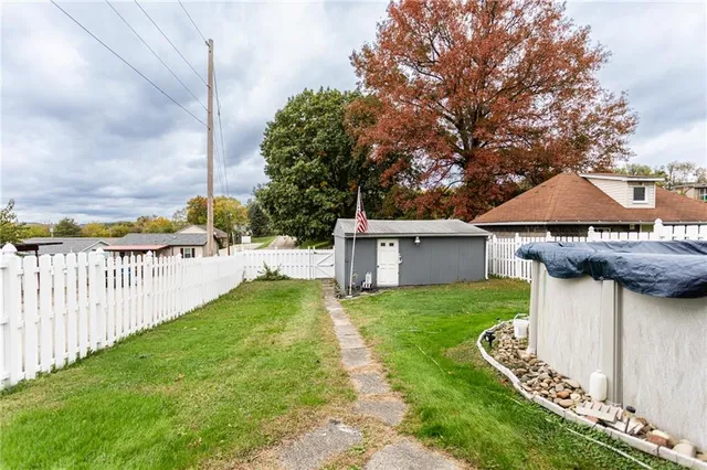 a view of a house with backyard and a garden