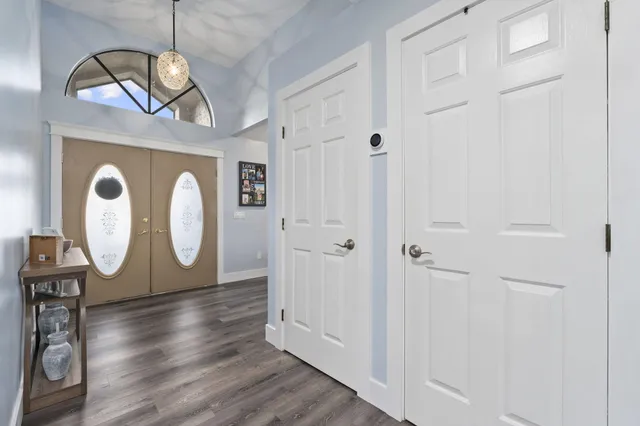 a view of a livingroom with wooden floor and entryway