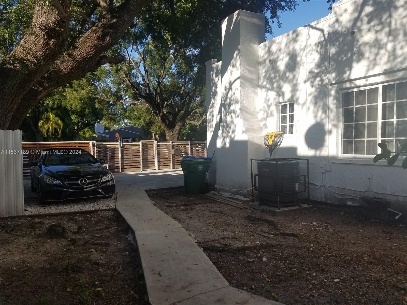 Buena Vista Miami, FL 33127 - Photo 17 of 19 a view of a backyard with sitting area