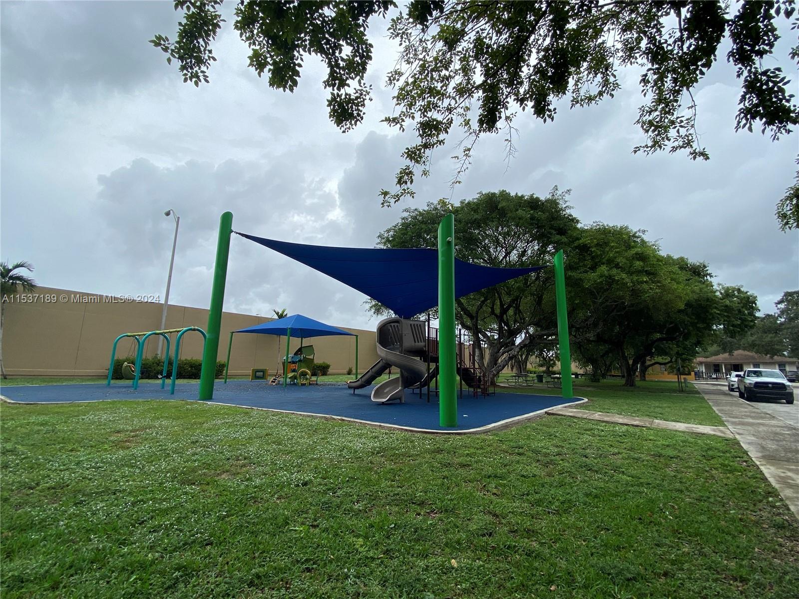 Buena Vista Miami, FL 33127 - Photo 19 of 19 a view of a table and chairs in the park