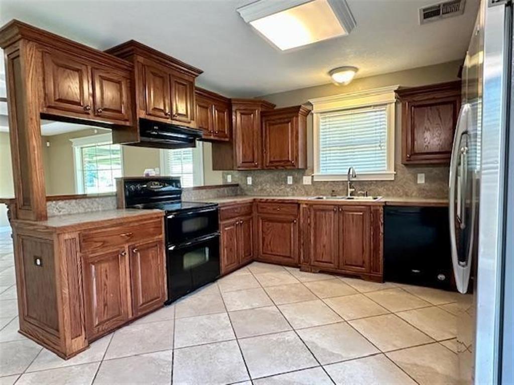 312 Barclay Street Iowa, LA 70647 - Photo 7 of 21