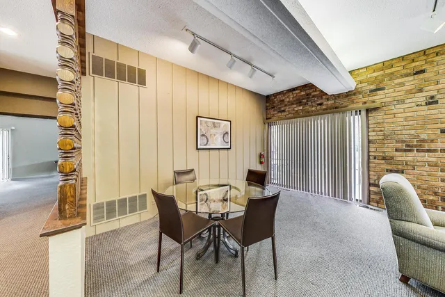 $215,000 | 2100 Valencia Drive, Unit 203B, Northbrook, IL 60062