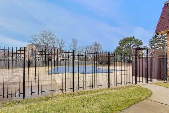 $215,000 | 2100 Valencia Drive, Unit 203B, Northbrook, IL 60062