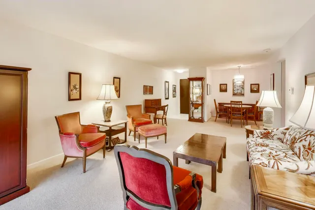 $215,000 | 2100 Valencia Drive, Unit 203B, Northbrook, IL 60062