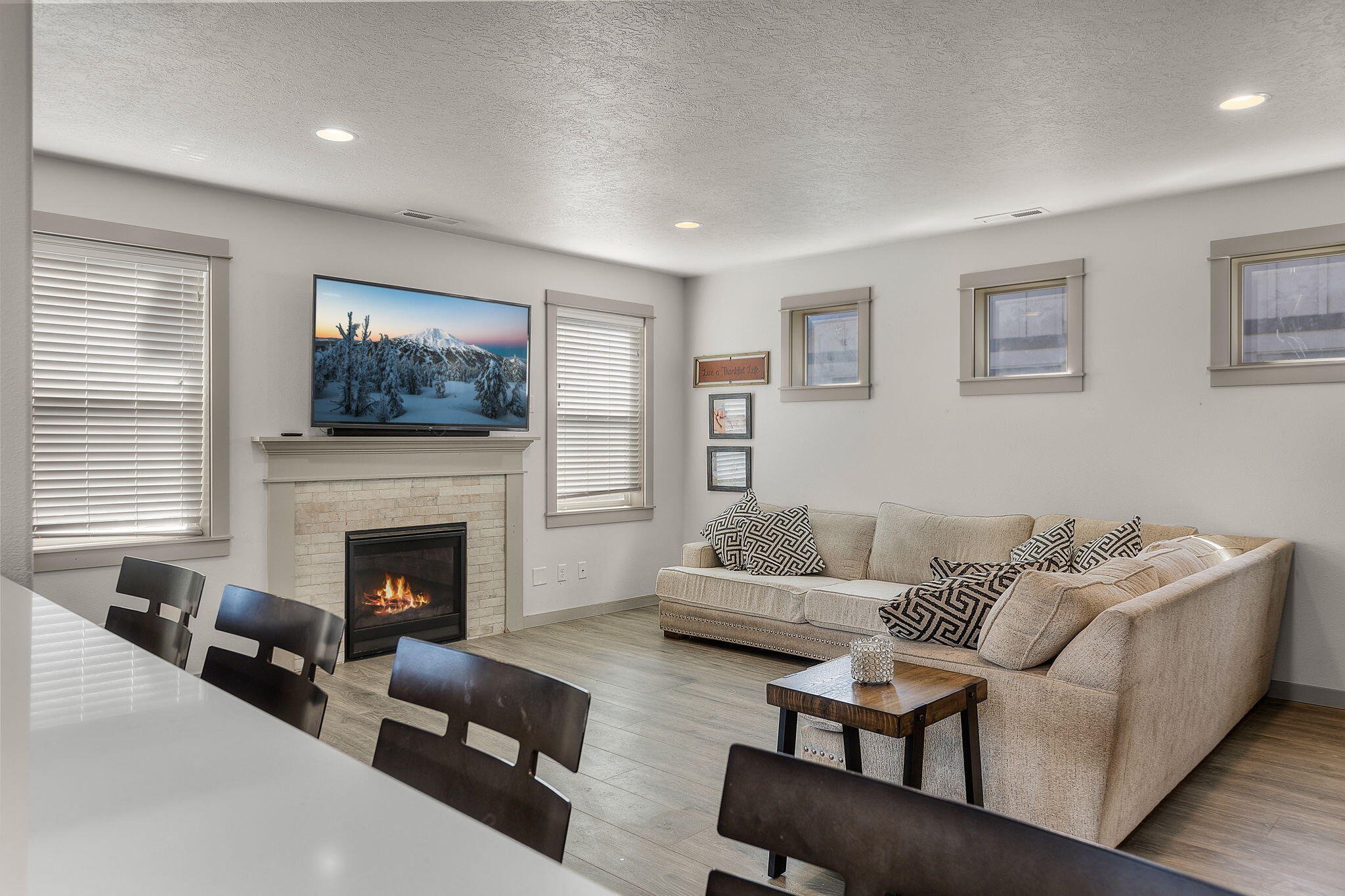 4476 Southwest Salmon Place Redmond, OR 97756 - Photo 20 of 43 2024_09_27_4476_sw_salmon_pl_rdm-36