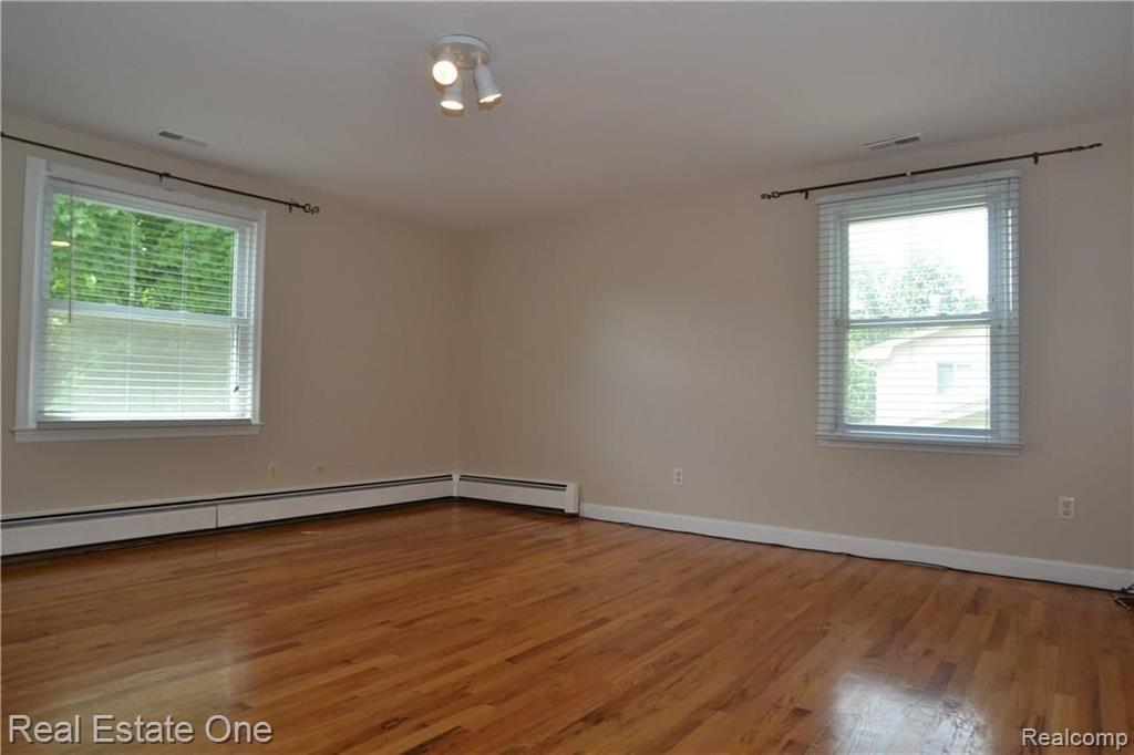 5574 Abington Road West Bloomfield, MI 48322 - Photo 29 of 34