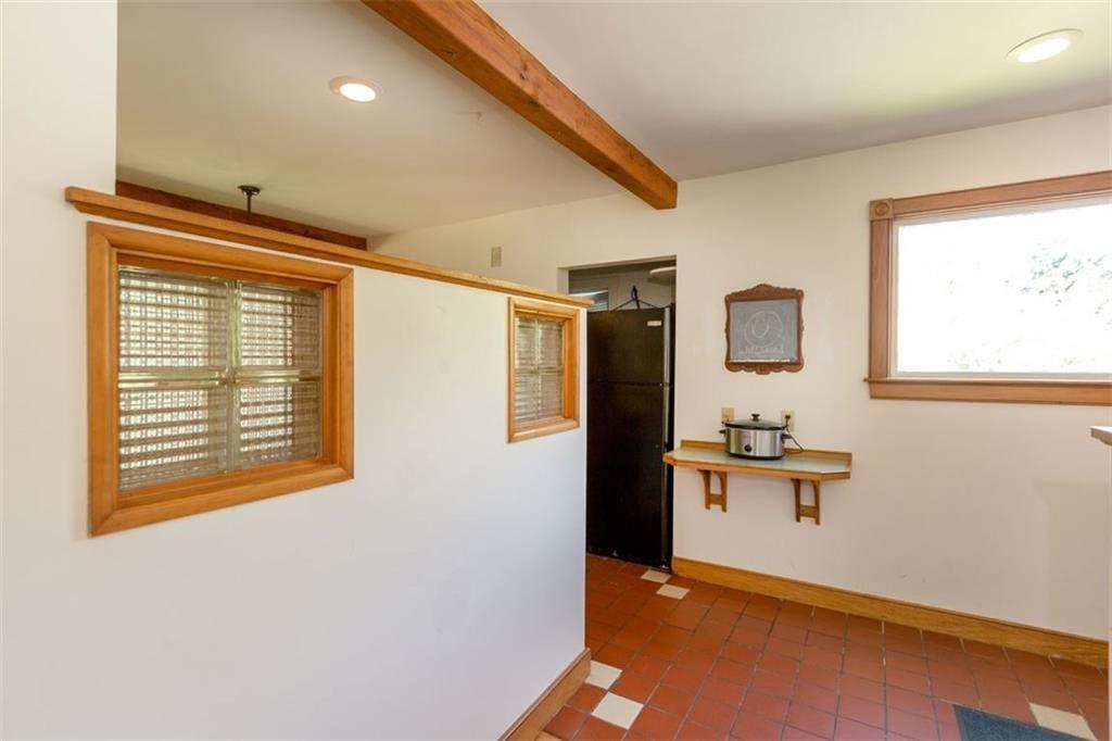 28 Lakeview Road West Boothbay Harbor, ME 04575 - Photo 27 of 34 1st floor space from front entry area