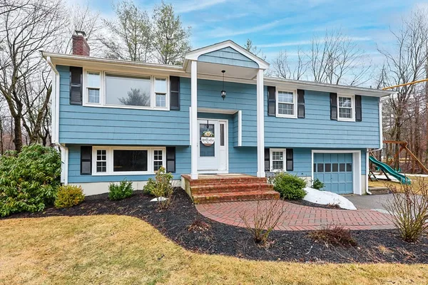 $725,000 | 5 Jackson Drive, Walpole, MA 02071