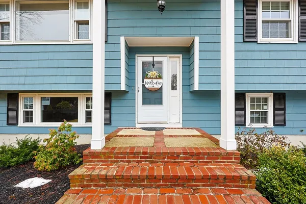 $725,000 | 5 Jackson Drive, Walpole, MA 02071