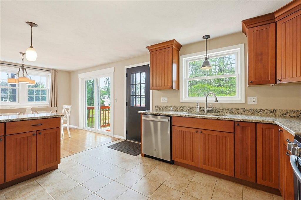 5 Jackson Drive Walpole, MA 02071 - Photo 8 of 37