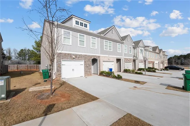$279,900 | 5820 Calle Vista Drive, Lithonia, GA 30058