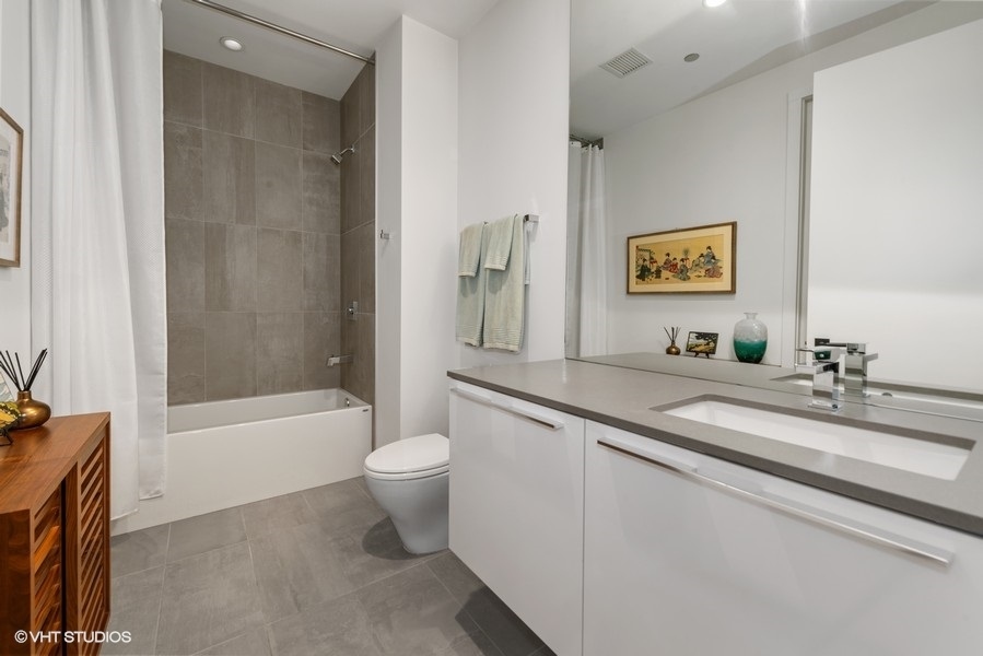 111 South Peoria Street, Unit 506 Chicago, IL 60607 - Photo 22 of 24 a bathroom with a sink a toilet and bathtub