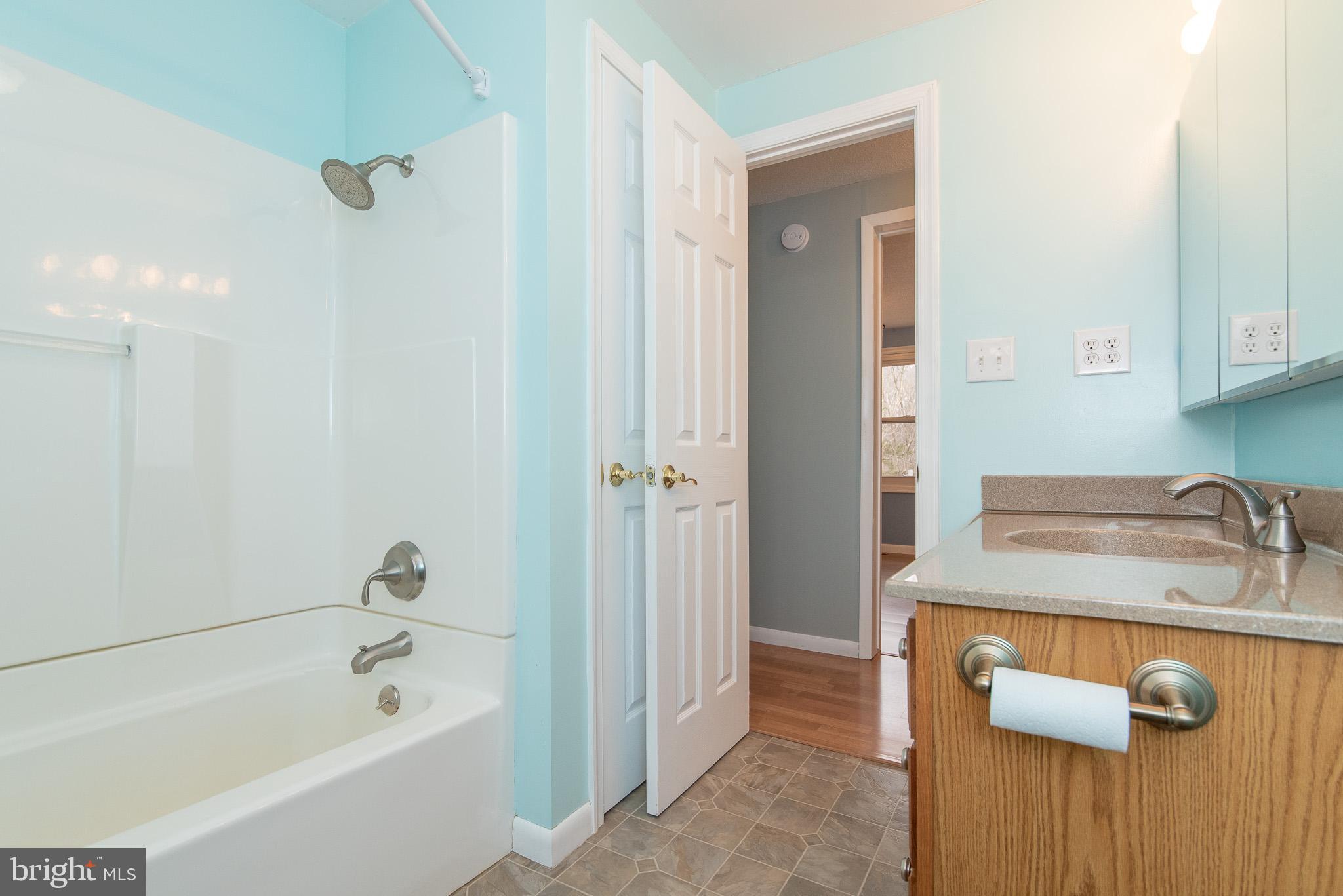 4330 Church Road Manchester, MD 21102 - Photo 19 of 38 Main level bath with fiberglass tub
