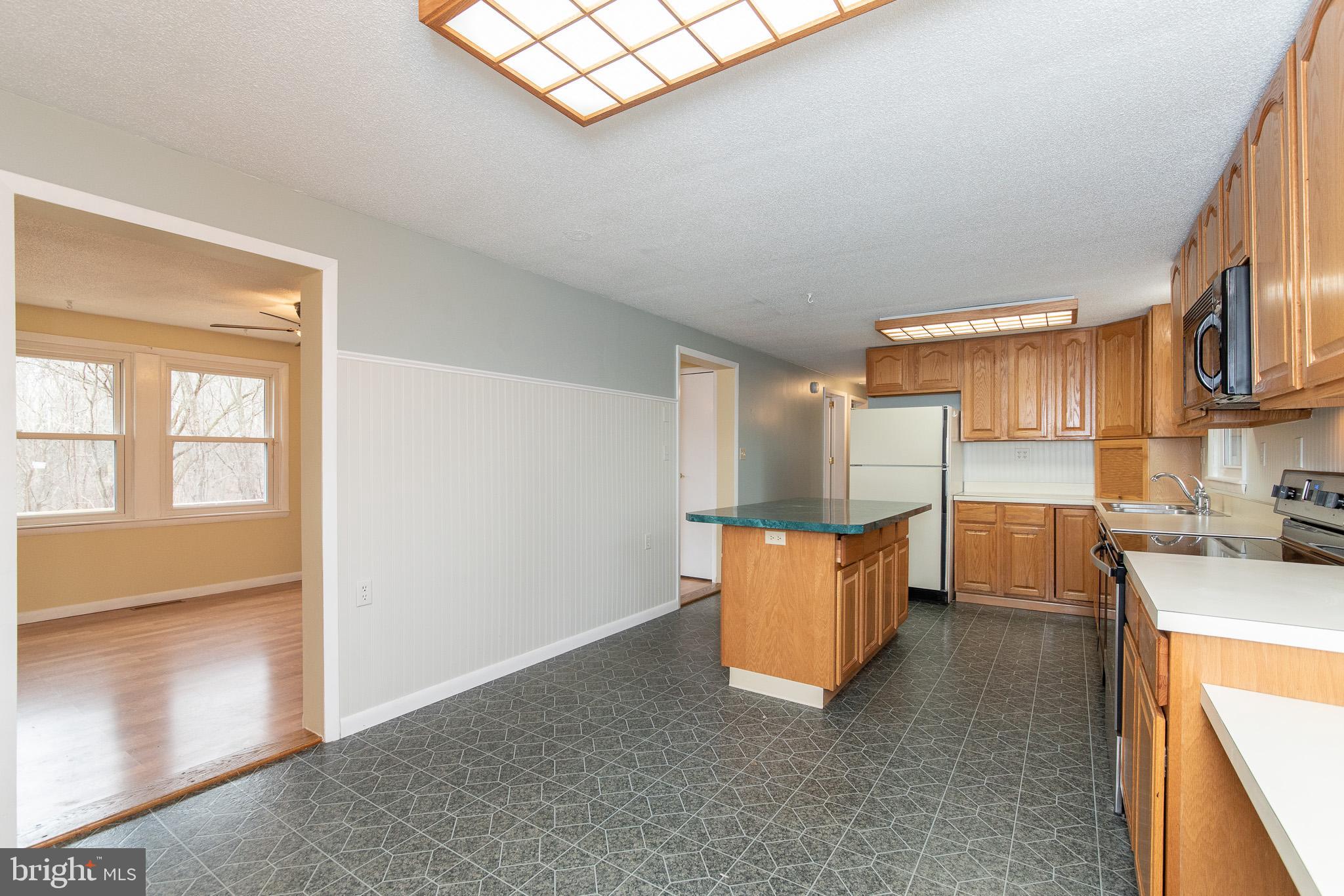 4330 Church Road Manchester, MD 21102 - Photo 4 of 38 Kitchen with eat- in area