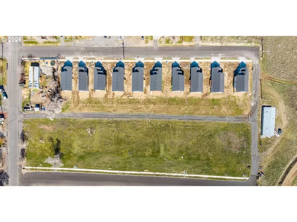 $329,900 | 516 Southwest 6th Street, Madras, OR 97741