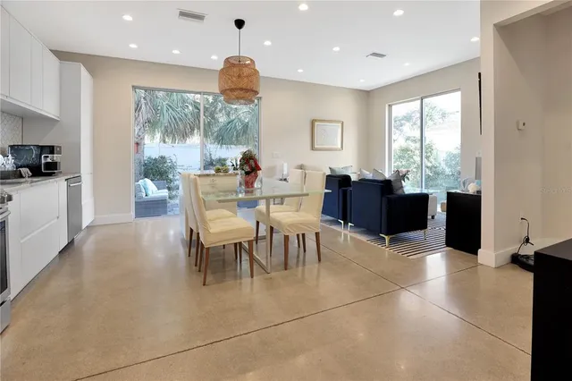 $2,995 | 2054 Roselawn Street, Sarasota, FL 34231