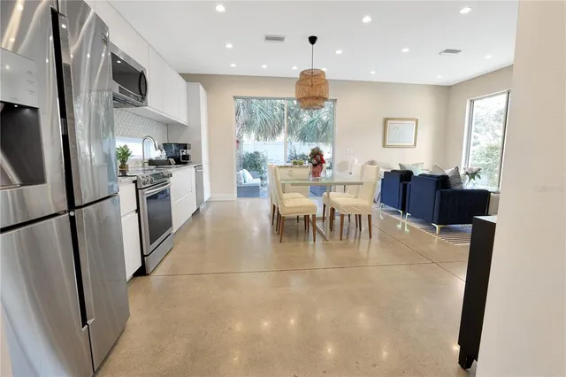 $2,995 | 2054 Roselawn Street, Sarasota, FL 34231