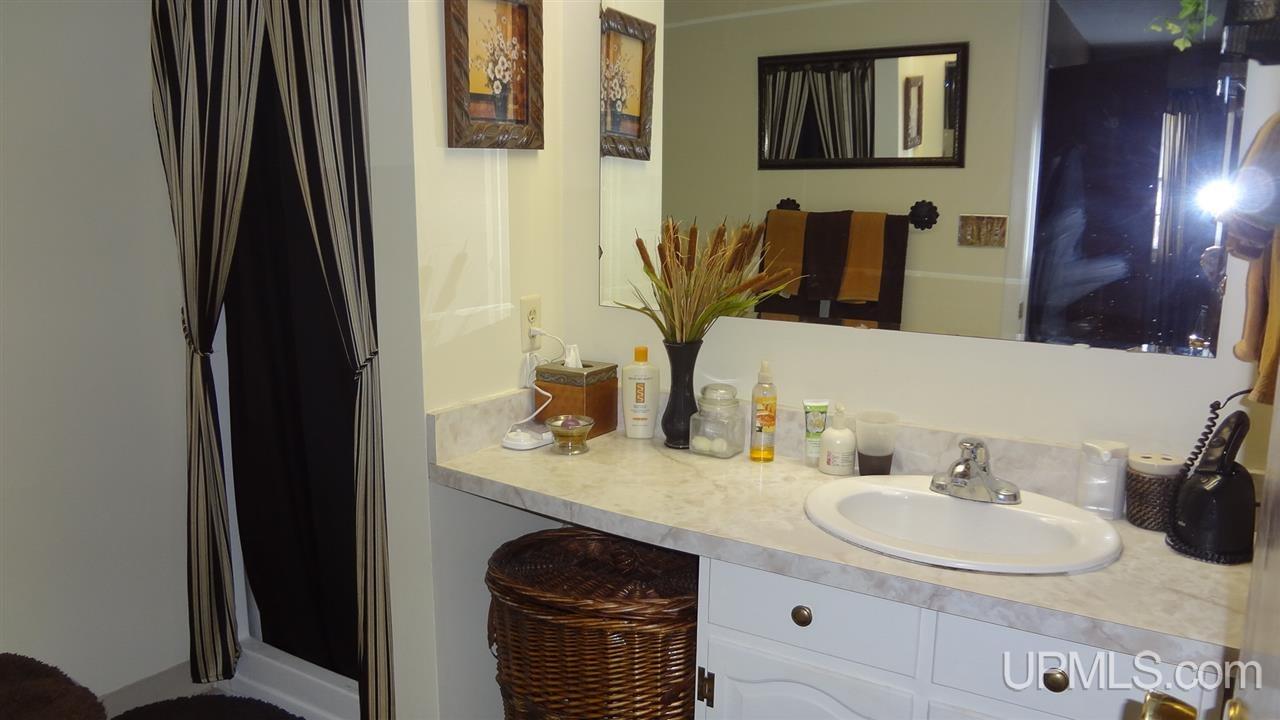 516 Riverside Road Marquette, MI 49855 - Photo 16 of 36